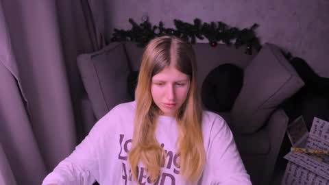 Snapshot of kirraa_ chatting on December 22, 10:25 pm Kira online show from December 22, 10:25 pm