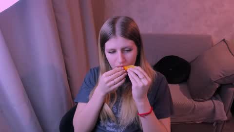 Snapshot of kirraa_ chatting on January 22, 7:24 pm Kira online show from January 22, 7:24 pm