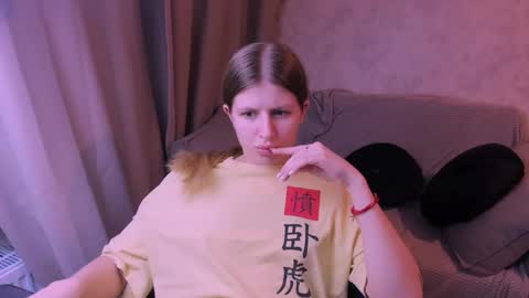 Snapshot of kirraa_ chatting on March 2, 7:08 pm Kira online show from March 2, 7:08 pm