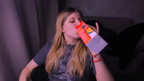 Snapshot of kirraa_ chatting on January 23, 9:50 pm Kira online show from January 23, 9:50 pm