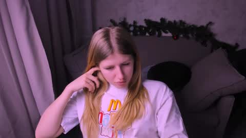 Snapshot of kirraa_ chatting on December 27, 10:48 pm Kira online show from December 27, 10:48 pm