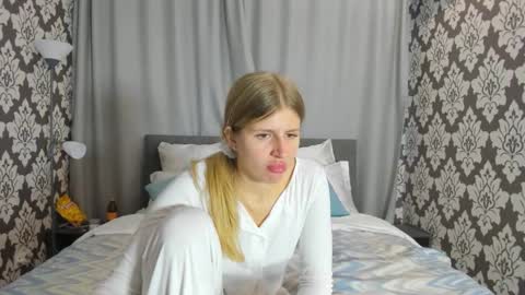 Snapshot of kirraa_ chatting on September 29, 1:49 pm Kira online show from September 29, 1:49 pm