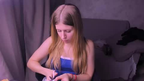 Snapshot of kirraa_ chatting on February 13, 8:55 pm Kira online show from February 13, 8:55 pm