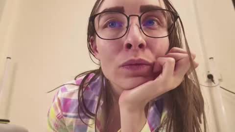 Snapshot of kiska_iriska chatting on February 25, 9:58 pm Wet Girl online show from February 25, 9:58 pm
