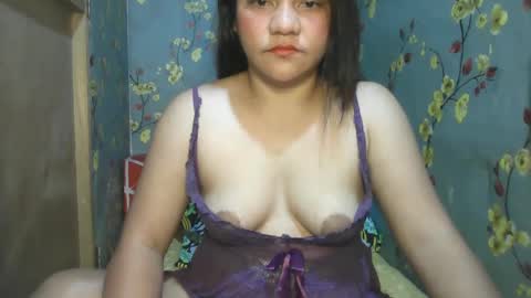 Snapshot of kiss_me_loves chatting on January 8, 1:42 am kiss_me_loves online show from January 8, 1:42 am
