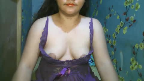 Snapshot of kiss_me_loves chatting on January 13, 9:52 pm kiss_me_loves online show from January 13, 9:52 pm