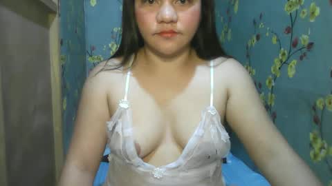 Snapshot of kiss_me_loves chatting on December 11, 2:19 am kiss_me_loves online show from December 11, 2:19 am