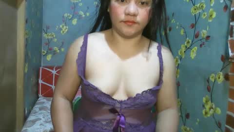 Snapshot of kiss_me_loves chatting on December 28, 2:43 am kiss_me_loves online show from December 28, 2:43 am