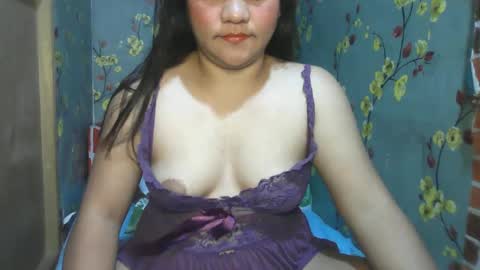 Snapshot of kiss_me_loves chatting on January 2, 3:19 pm kiss_me_loves online show from January 2, 3:19 pm