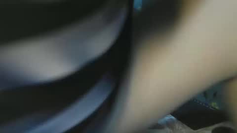 Snapshot of kiss_me_loves chatting on December 23, 11:39 pm kiss_me_loves online show from December 23, 11:39 pm