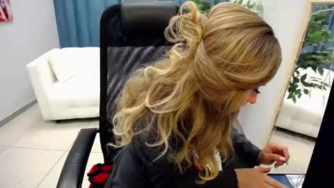 Louise online show from June 9, 8:58 am