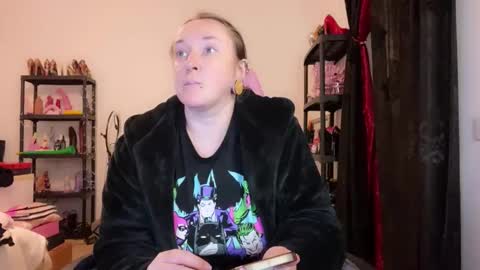 kissica online show from December 4, 6:30 pm