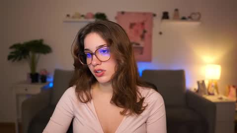 Sisi online show from February 4, 2:20 pm