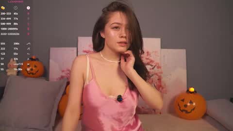 Mia online show from October 30, 7:33 am