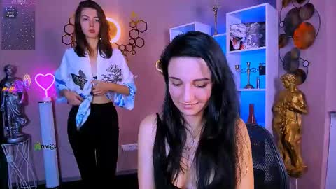 Snapshot of kitniss_dreamy chatting on October 1, 12:43 pm kitniss online show from October 1, 12:43 pm
