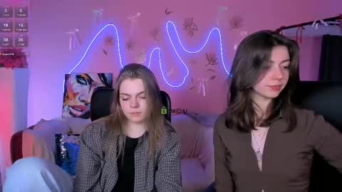 kitniss online show from April 30, 9:08 pm