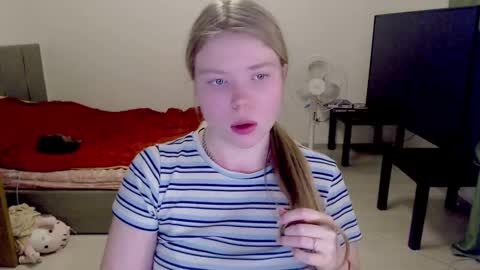 Jennyblonde and Emmabrunette online show from February 9, 9:39 pm