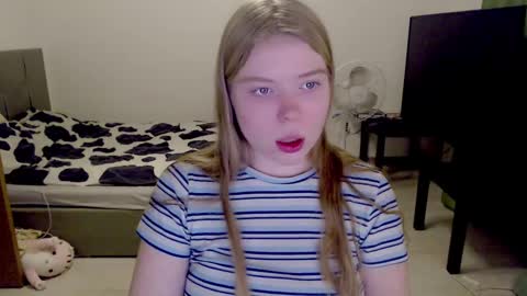 Jennyblonde and Emmabrunette online show from December 24, 3:47 pm