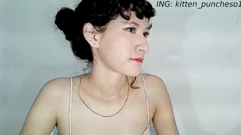 Snapshot of kitten_punches01 chatting on September 10, 12:32 am kitten_punches01 online show from September 10, 12:32 am