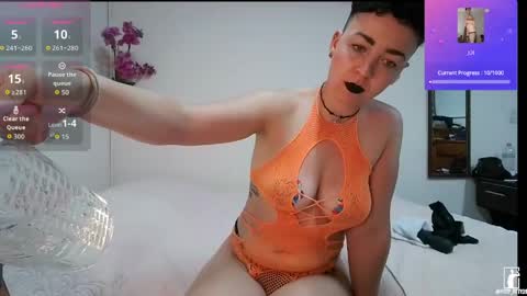 kitty_fitty29 online show from May 22, 12:19 am
