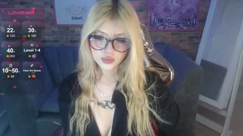 kitty_fox_b online show from February 28, 12:52 pm