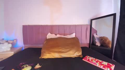 Snapshot of kitty_kryss chatting on October 21, 1:48 pm kitty_kryss online show from October 21, 1:48 pm