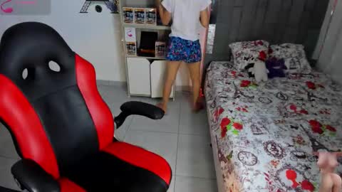 Snapshot of kitty_scoot chatting on September 9, 2:11 am kitty_scoot online show from September 9, 2:11 am