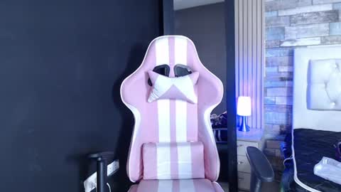 kittyhouse_hs online show from July 11, 1:33 pm