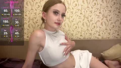 kittywithu online show from October 4, 5:28 pm