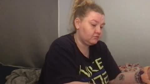 kmarie1196 online show from February 19, 5:18 am