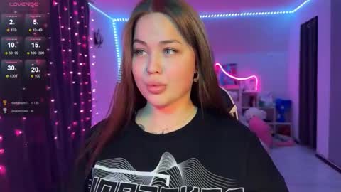 Mia online show from December 14, 8:03 pm