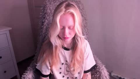 kris_grant online show from October 25, 10:34 am