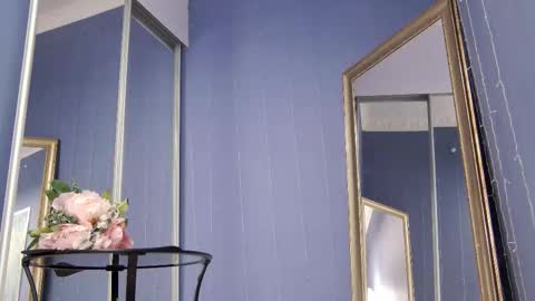 kriskras__ online show from December 1, 5:11 am