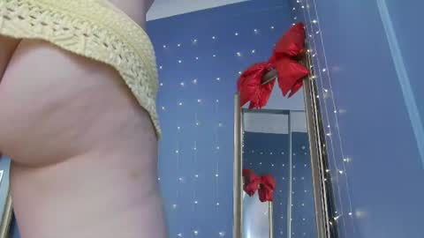 kriskras__ online show from July 3, 7:25 am