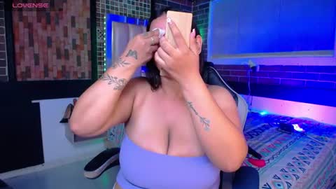 kriss_sweetboobs online show from June 26, 6:31 pm