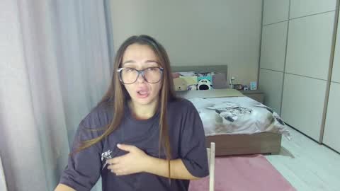 twitter    Annemarye 23 online show from October 27, 7:59 am