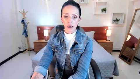 Snapshot of kristen_garner chatting on January 31, 7:51 pm Sophia online show from January 31, 7:51 pm
