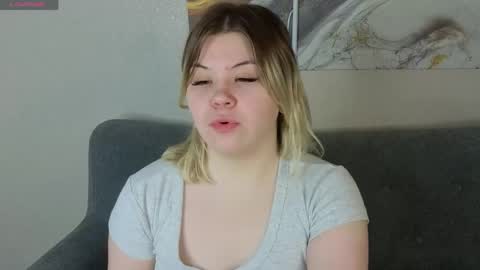 Kristen Gibbs online show from April 25, 1:52 am