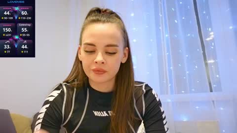 Snapshot of kristen_sayles chatting on December 27, 8:50 pm Kris online show from December 27, 8:50 pm