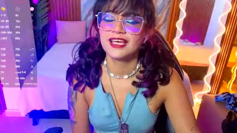 kristen_tay online show from July 17, 5:23 am
