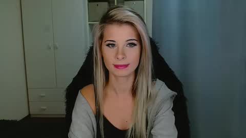 KristineAmore online show from November 17, 3:13 pm