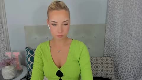 KristyFlowers online show from April 28, 2:21 pm