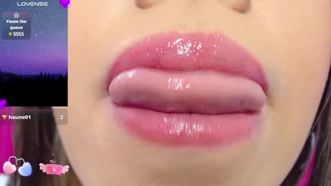 Snapshot of krysten_ritter2 chatting on January 26, 7:53 am krys online show from January 26, 7:53 am