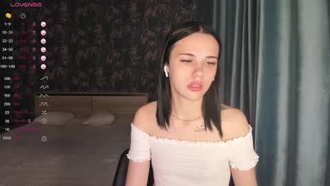 Snapshot of kseni_a chatting on September 21, 1:54 pm Ksenia online show from September 21, 1:54 pm