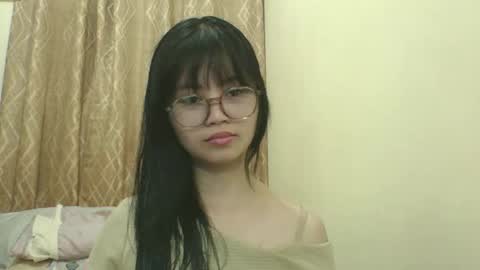 its me KYLIE online show from November 28, 12:24 am