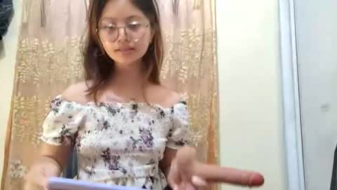 its me KYLIE online show from October 22, 4:23 pm