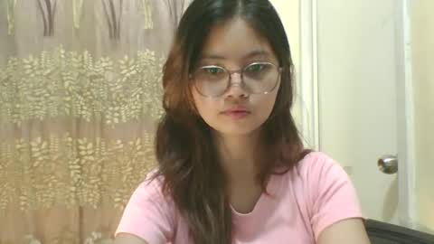 its me KYLIE online show from November 6, 5:30 pm