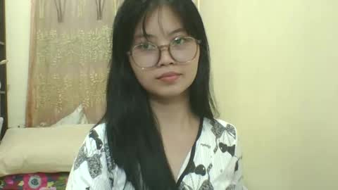 its me KYLIE online show from December 15, 4:34 pm