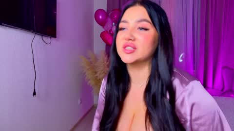Snapshot of kylie_lips chatting on December 5, 6:44 pm Kylie Lips online show from December 5, 6:44 pm
