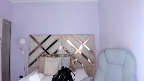 Kylie Reyes  online show from June 11, 7:11 pm